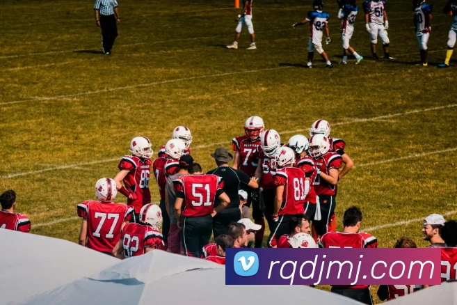 梅西泪洒赛场致敬队友阿根廷晋级后续故事再受关注